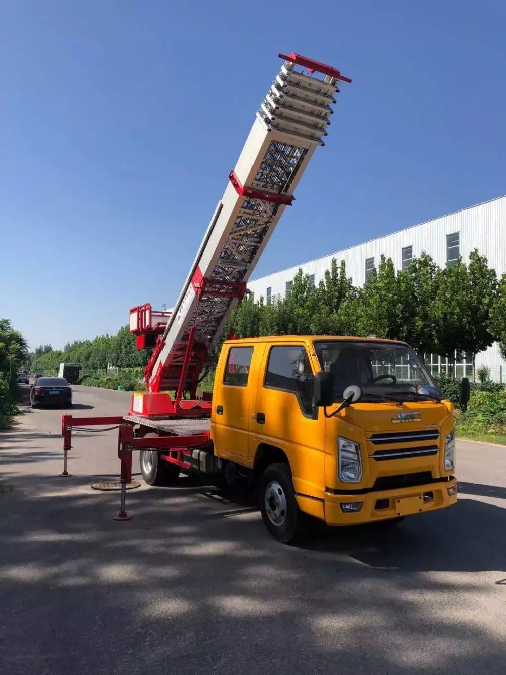 自流井附近的云梯车出租服务：轻松解决高空作业需求