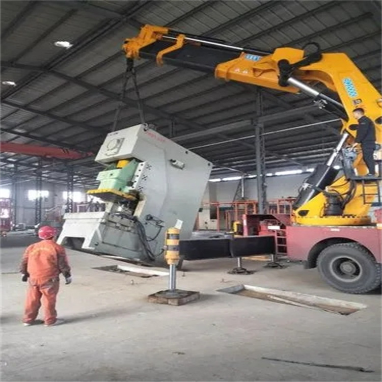 自流井80吨折臂吊车出租附近电话