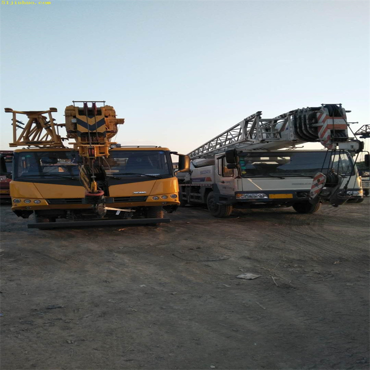 自流井吊车吊挖机正确办法