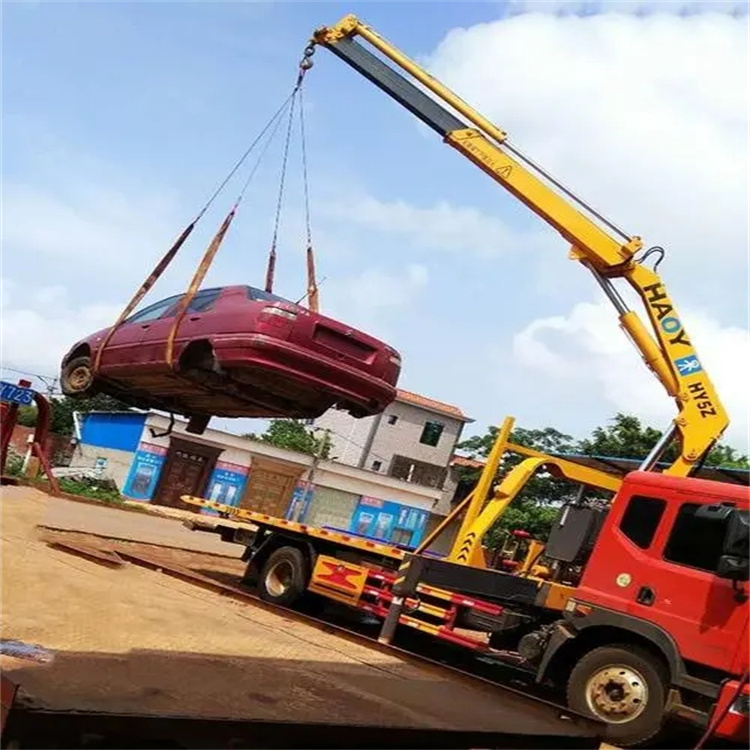 自流井吊车吊汽车的正确方法